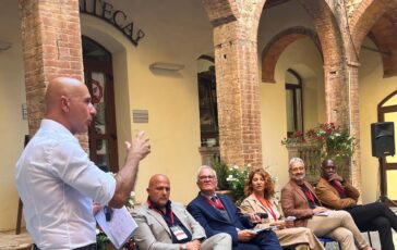 Vino Equalitas celebra cinque anni del tavolo permanente con Luci sul Lavoro 364x230
