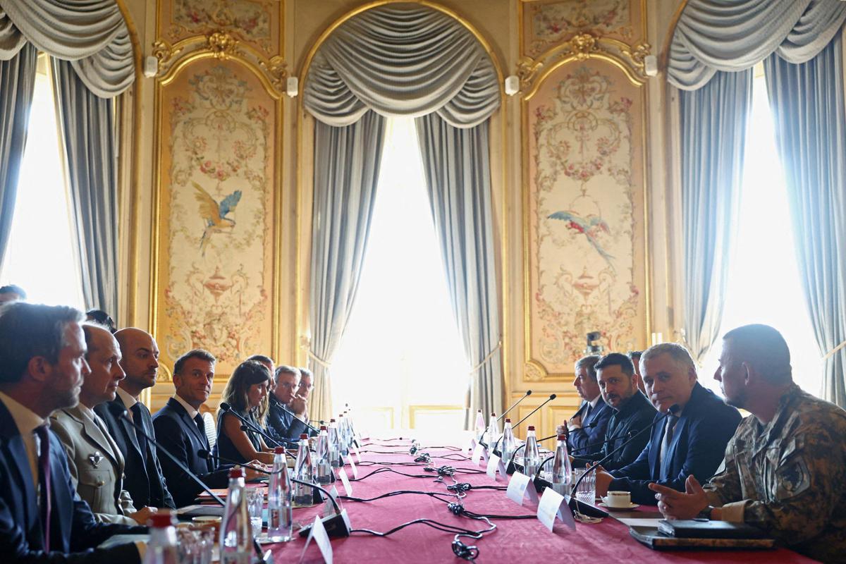 Volenterosi a Parigi, nasce coalizione europea per scudo anti-missili balistici: c'è anche Italia