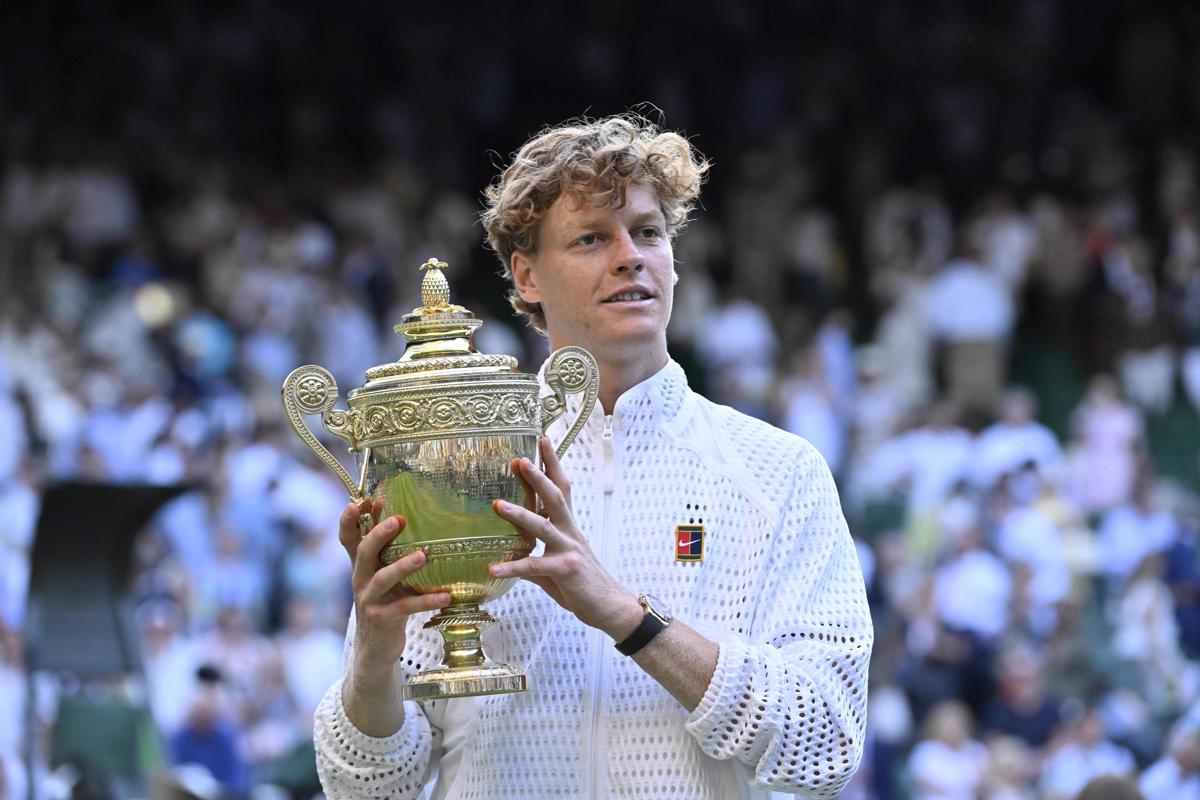 Wimbledon, Sinner show a cena dei vincitori: "Sono brillo, ho fallito esame della patente"