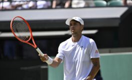 Wimbledon nervosismo Cobolli gesto polemico e lite con il suo angolo 265x160