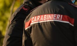 accoltella sconosciuto bar