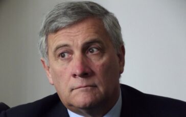 antonio tajani 9949723564 364x230