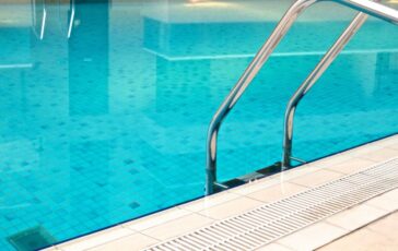 bimba di 4 anni annega nella piscina di un hotel strazio e cordoglio a milano ma 63395493 364x230