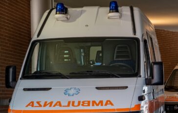 tir si rovescia autostrada