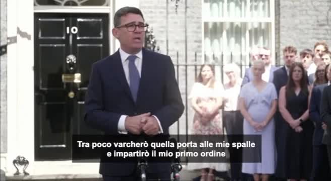 Uomo di 56 anni si presenta davanti a edificio storico londinese, Downing Street, dopo incarico reale