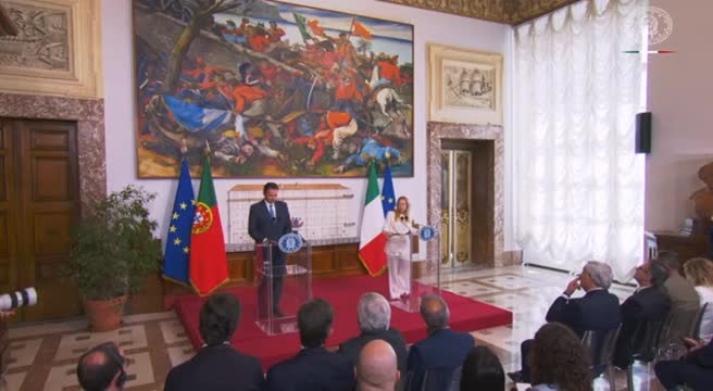 Incontro diplomatico tra premier italiano e portoghese a palazzo governativo, discussione su relazioni bilaterali, immagine di approfondimento