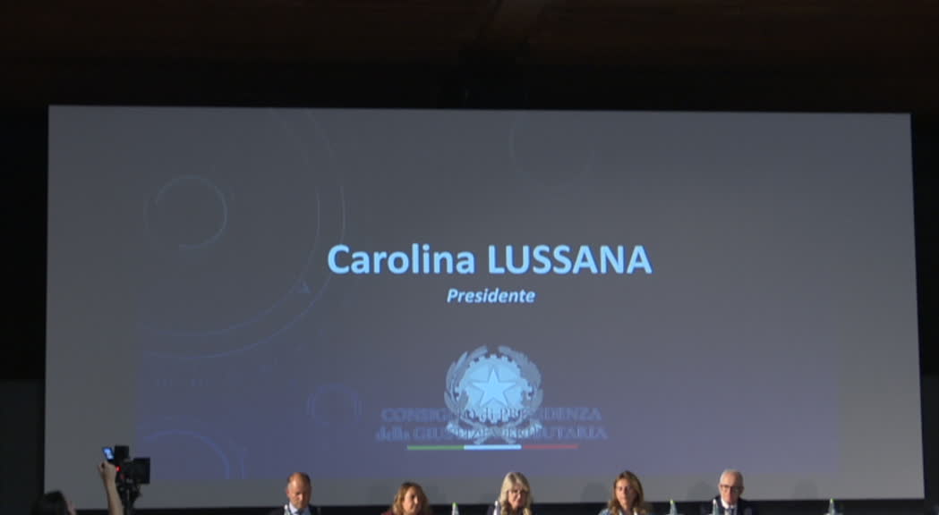 Sala conferenza con pubblico seduto, relatore in piedi, presso la Biblioteca Nazionale di Roma, immagine di approfondimento