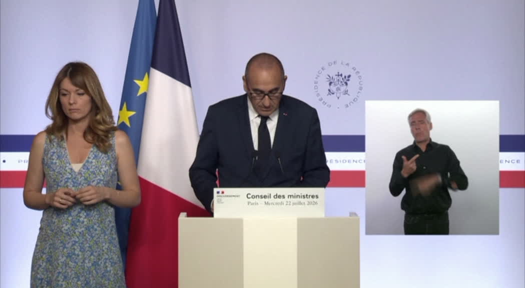 Aula parlamentare francese durante seduta di voto su provvedimento normativo, immagine di approfondimento