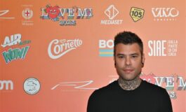 001-cantante-prossimo-abbracciare-cari-esperienza-vissuta