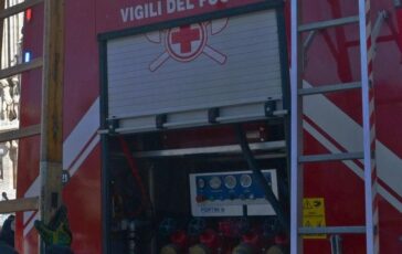 incendia casa ex compagna