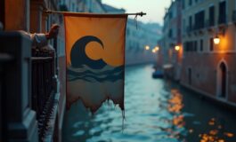 Manifestazione a Venezia contro Tilman J. Fertitta e il suo yacht Boardwalk
