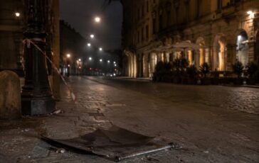 Manifestazioni a Bologna: scontri e accuse dopo il decesso di un uomo durante un fermo di polizia