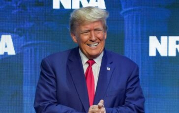 Trump premia la Spagna tra i fischi