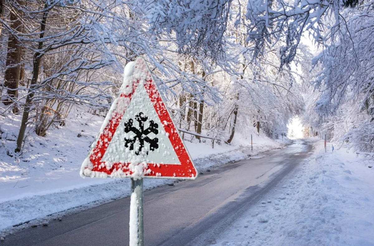 https://static.adhubmedia.com/notizie_it/wp-content/uploads/2026/07/neve-passo-dello-stelvio-4cdb2608.jpg