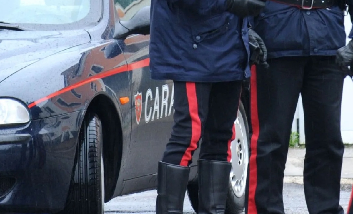 Spari a Trastevere: fa pipì in strada e spara al dipendente di un locale