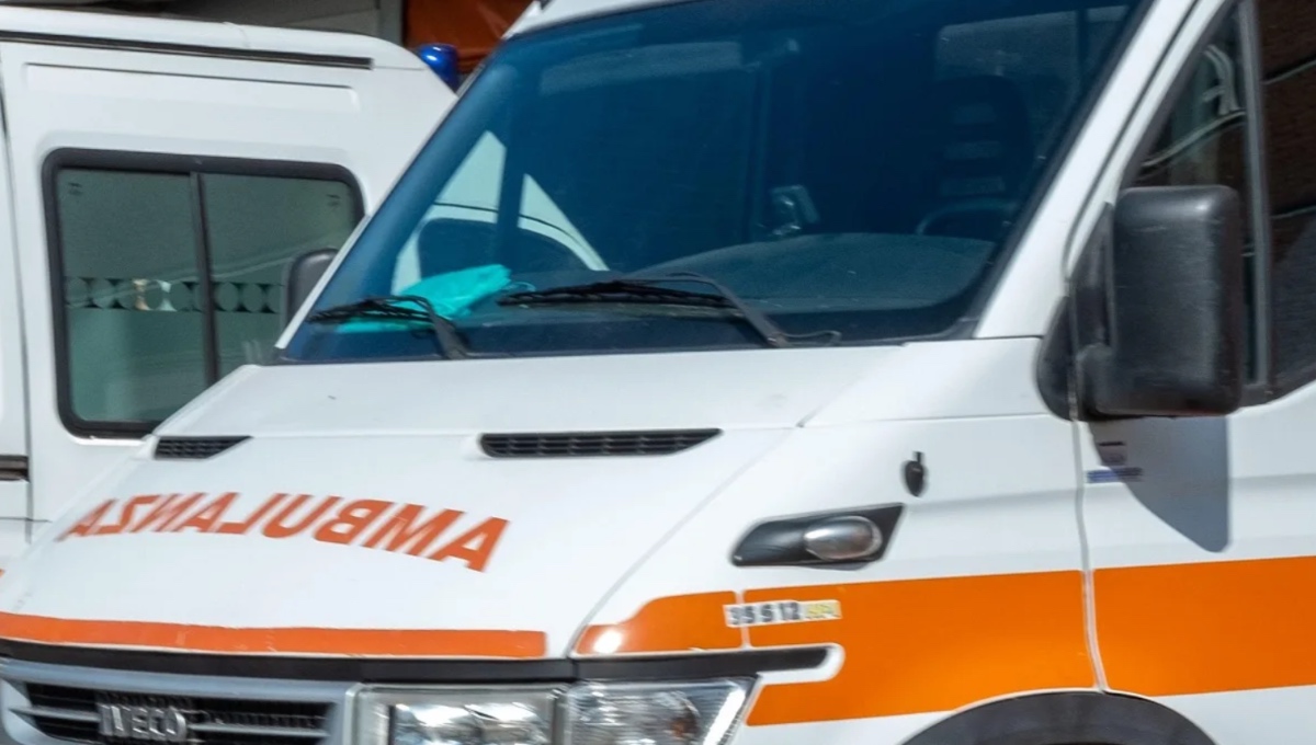https://static.adhubmedia.com/notizie_it/wp-content/uploads/2026/07/travolta-da-unauto-mentre-attraversa-la-strada-in-carrozzina-morta-una-donna-7b79844e.jpg