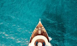 yacht fiamme sardegna