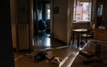 15enne accoltellato dal compagno della madre a La Spezia: ecco cosa è successo