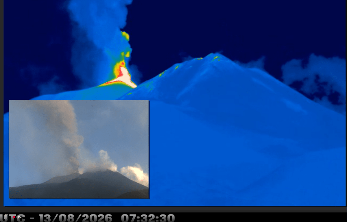 A Catania l'Etna continua a eruttare: aeroporto chiuso fino alle 2 di venerdì, riprotetti 50 voli tra Palermo, Trapani e Comiso