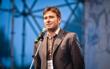 Alessandro Di Battista ricoverato a Cuba lattesa dei medici dal Gemelli e il primo post Instagram cosa sappiamo 364x230