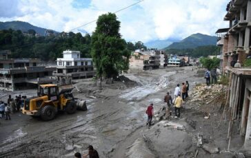 Alluvione in Nepal sale a 469 il bilancio dei morti oltre 1.400 dispersi 364x230