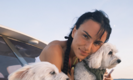 Arisa cancella la foto in topless la spiegazione sul dietrofront Si cambia 265x160