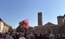 Baresi oggi i funerali migliaia di tifosi a SantAmbrogio per lultimo saluto 265x160