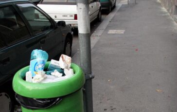 Bari vince un milione ma butta il biglietto recuperato tra i rifiuti 364x230