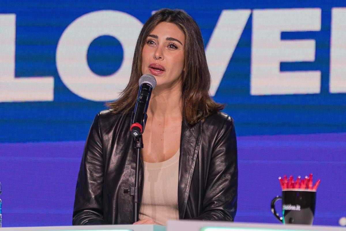 Belen Rodriguez attacca dopo vacanza in Sardegna: "Un bel vaffa..."