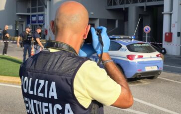Brescia accoltellata dallex marito davanti al figlio fuori da un centro commerciale 364x230