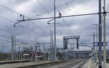 Caos a Ventimiglia fulmine manda in tilt la sala comando della stazione stop ai treni 364x230