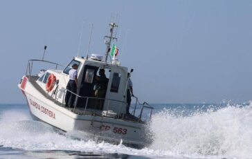 Cattolica fermato 45enne per tentato omicidio si era gettato in mare in auto con la moglie 364x230
