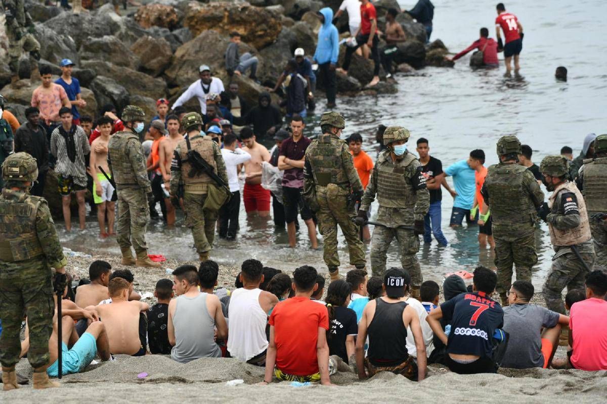 Ceuta, allarme del sindaco Vivas: "Un'invasione, e non è finita". Ue in allerta per il 15 agosto