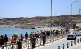 Ceuta ancora 2500 migranti in citta. Marocco Avevamo avvertito Spagna. Madrid Falso 265x160