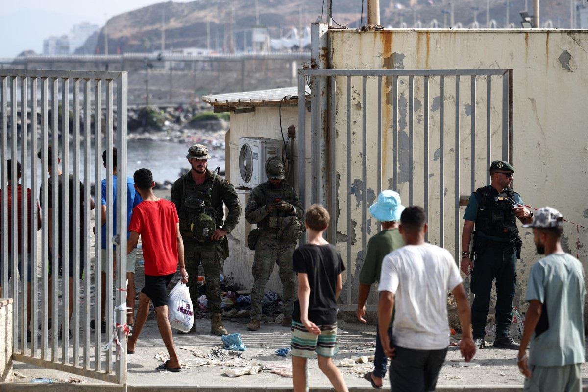 Ceuta, ancora 5mila migranti in città: "Emergenza non è finita"