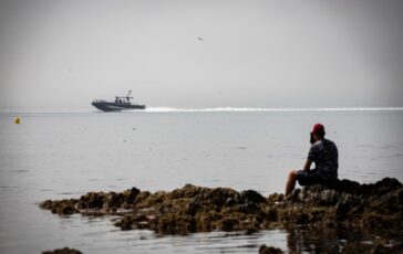 Ceuta migranti dal Marocco arrivati a Gibilterra. El Mundo Venti persone bloccate 364x230