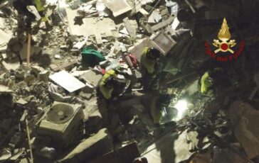 Crollo palazzina a Messina recuperata seconda vittima si cercano ancora 4 dispersi 364x230