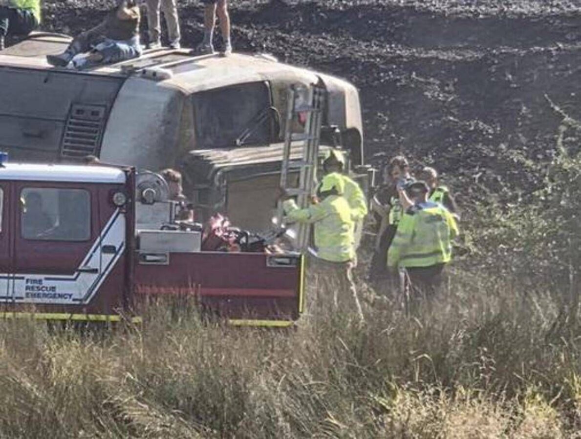 Deraglia treno nell'East Sussex: passeggeri intrappolati, soccorsi al lavoro