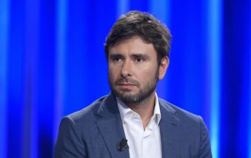 Di Battista ricoverato a Cuba le reazioni. Da Crosetto a Mannoia Forza Ale 364x230