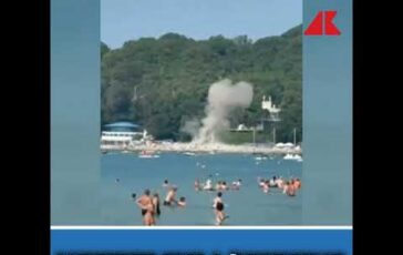 Drone ucraino su una spiaggia. Zelensky invoca Musk per Starlink 364x230