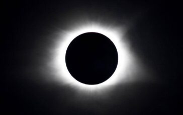 Eclissi ecco dove si vedra meglio in Italia e con il buio lo spettacolo delle stelle cadenti 364x230