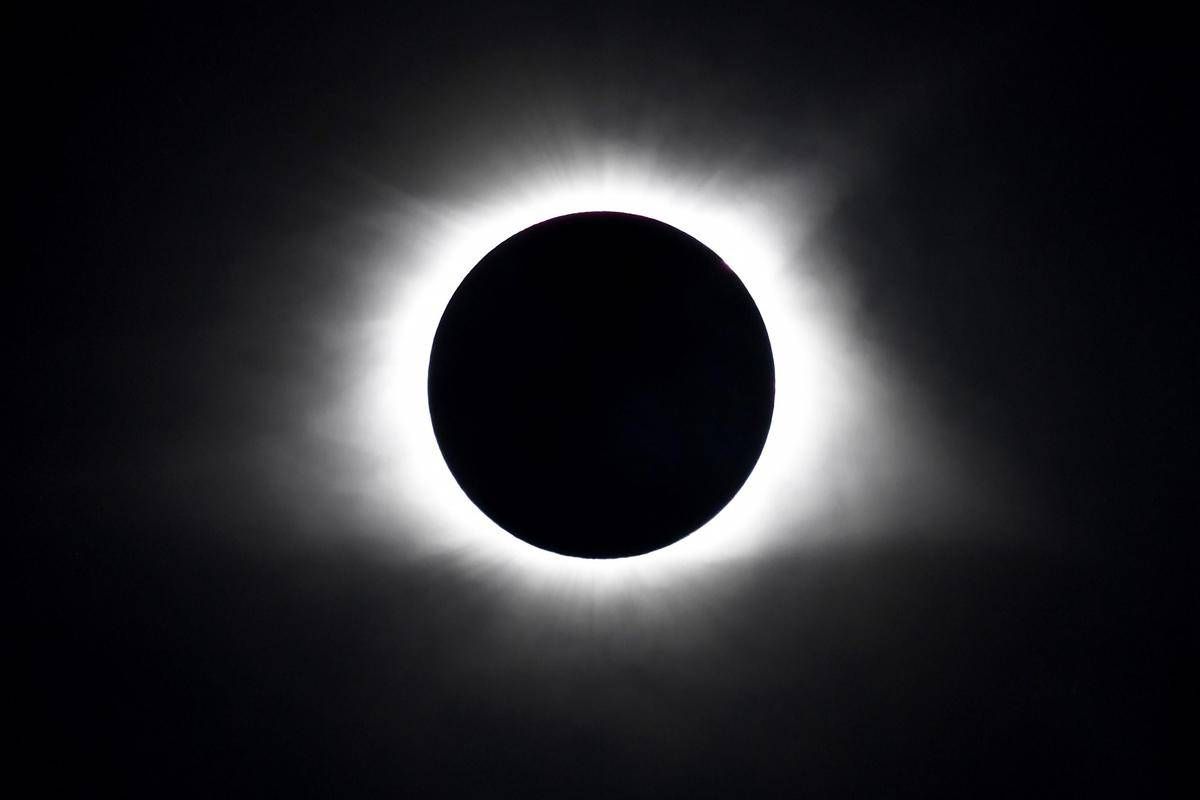 Eclissi, ecco dove si vedrà meglio in Italia e con il buio lo spettacolo delle 'stelle cadenti'