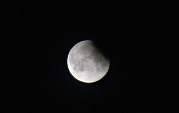 Eclissi lunare del 28 agosto a che ora e dove vederla in Italia la mappa e i consigli 364x230