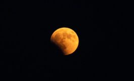 Eclissi lunare del 28 agosto nessun rischio per gli occhi ecco quando e dove vederla 265x160