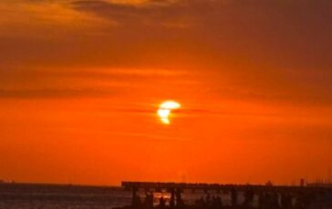 Eclissi parziale di sole lo spettacolo al tramonto nei cieli dItalia 364x230