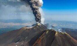 Eruzione Etna voli in arrivo sospesi fino alle 12 allaeroporto di Catania 265x160