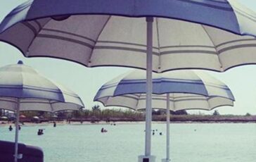 Fanno sesso in spiaggia bagnanti chiamano la polizia ora rischiano il carcere 364x230
