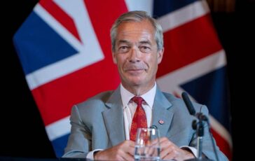 Gb Nigel Farage rieletto leader di Reform Uk in Parlamento con il 6282 dei voti 364x230