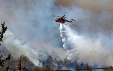Grecia due elicotteri si scontrano in volo erano impegnati nella lotta agli incendi 364x230