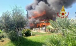 Incendio in uno stabilimento di Maccarese in fiamme la Rambla Beach 265x160